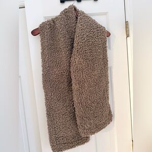 House of Harlow 1960 Tan Sherpa Scarf